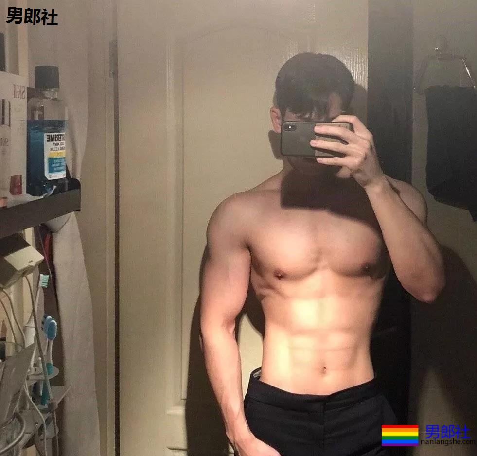 公狗腰麒麟臂的健身肌肉男 - 51虹马