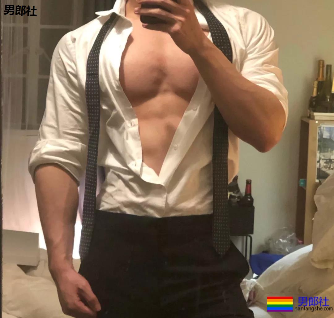 公狗腰麒麟臂的健身肌肉男 - 51虹马