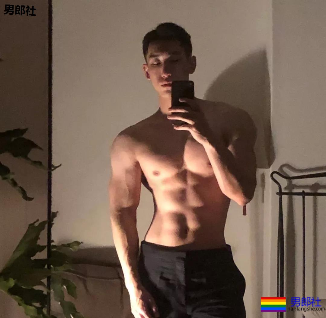 公狗腰麒麟臂的健身肌肉男 - 51虹马