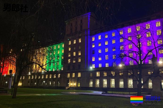 英国政府首次为军中恐同史道歉 - 51虹马