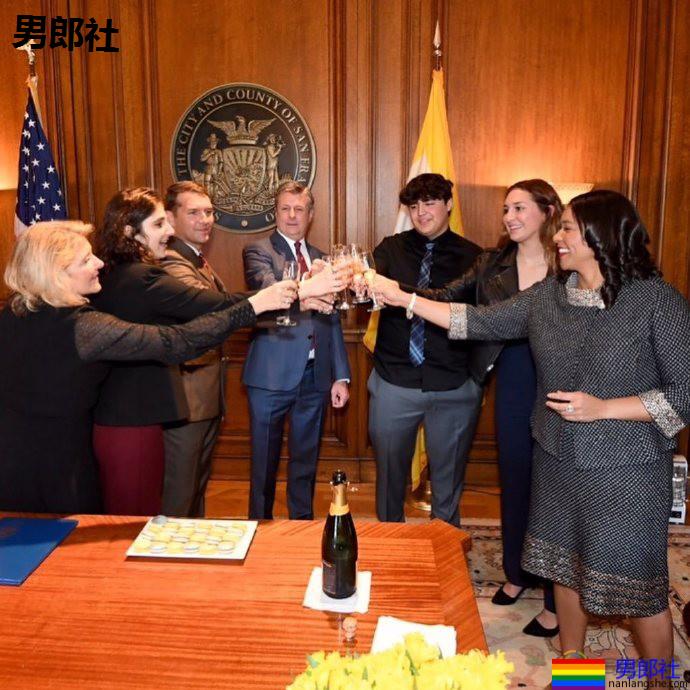 NBA首位同志CEO与伴侣成婚，旧金山市长证婚 - 51虹马