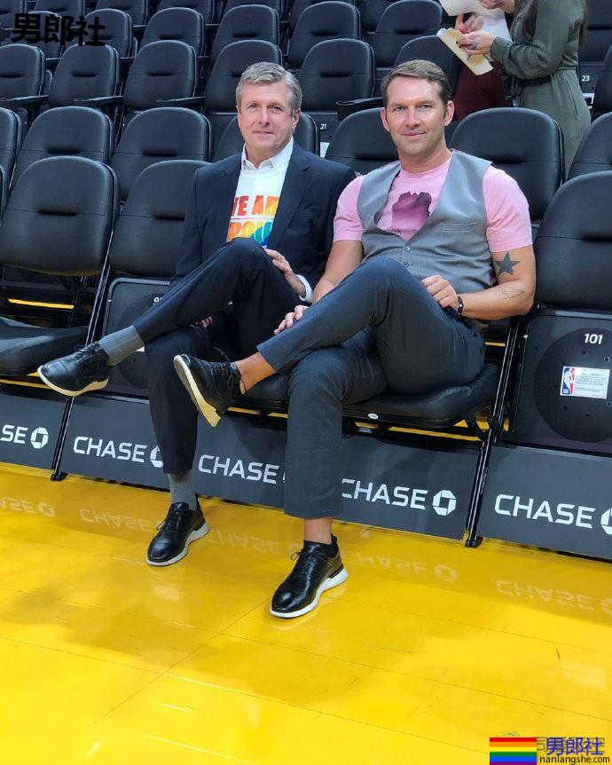 NBA首位同志CEO与伴侣成婚，旧金山市长证婚 - 51虹马