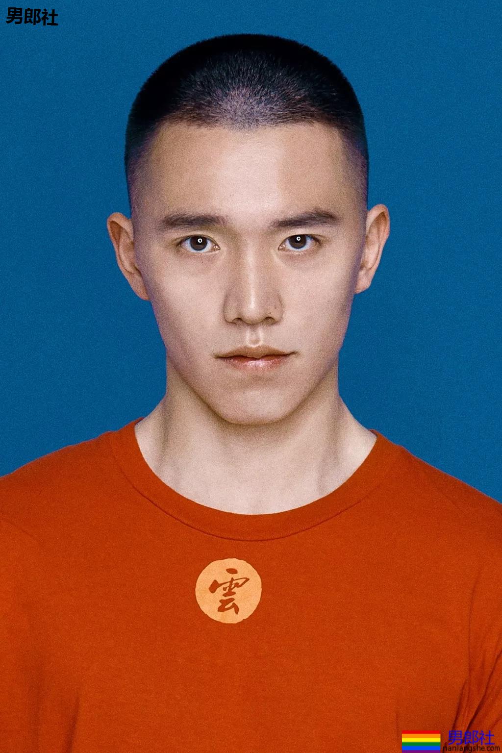 99年名校寸头肌肉校草帅哥，这波硬照够抢眼! - 51虹马