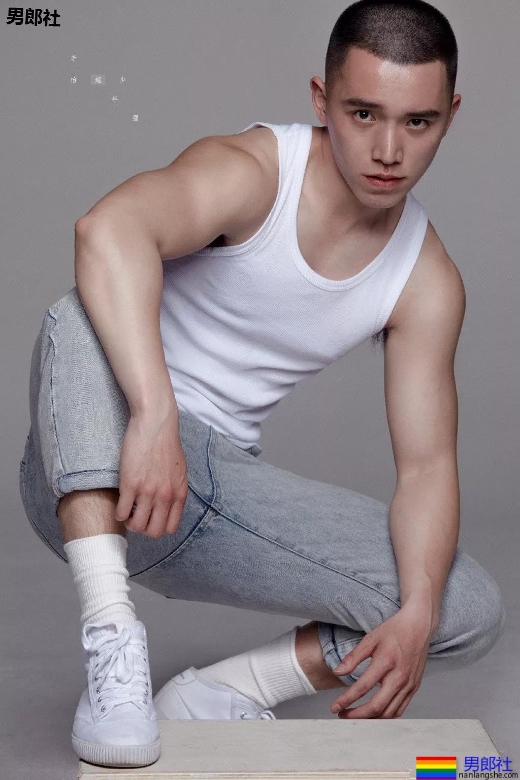 99年名校寸头肌肉校草帅哥，这波硬照够抢眼! - 51虹马