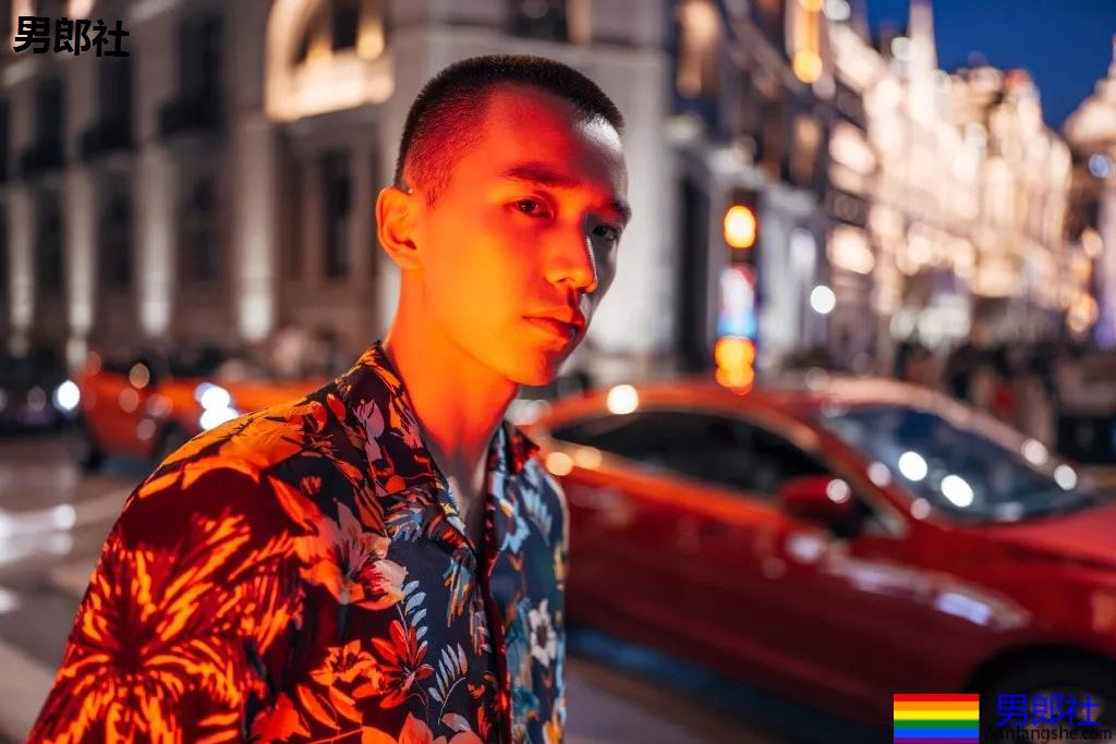 99年名校寸头肌肉校草帅哥，这波硬照够抢眼! - 51虹马