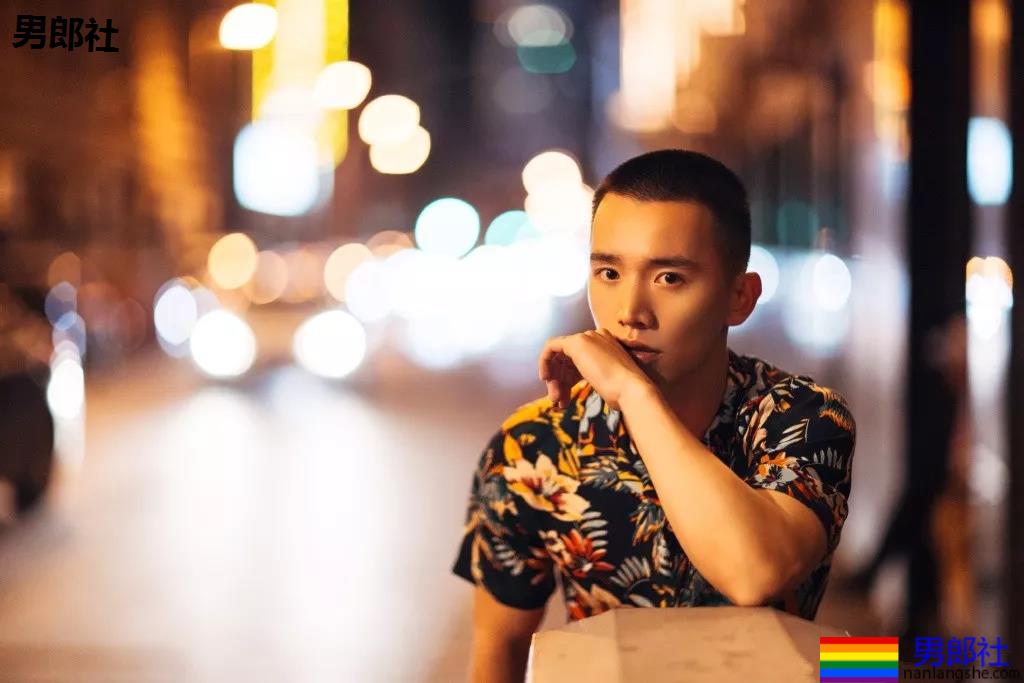 99年名校寸头肌肉校草帅哥，这波硬照够抢眼! - 51虹马