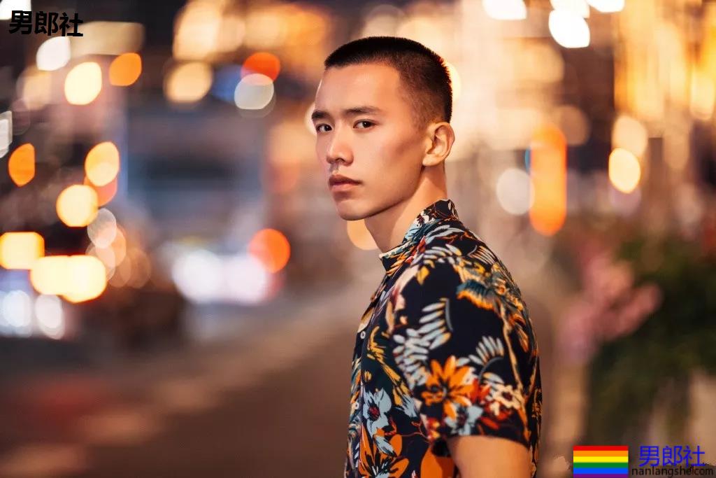 99年名校寸头肌肉校草帅哥，这波硬照够抢眼! - 51虹马