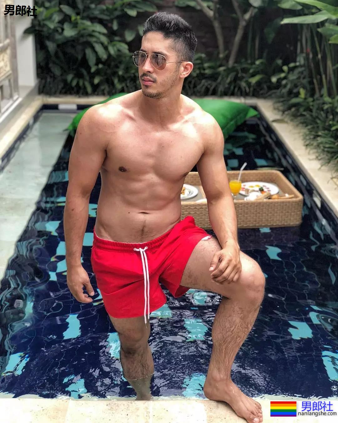 菲律宾警员颜肉俱佳参选全球先生,泳池照A爆了 - 51虹马 菲律宾警员颜肉俱佳参选全球先生,泳池照A爆了 - 51虹马