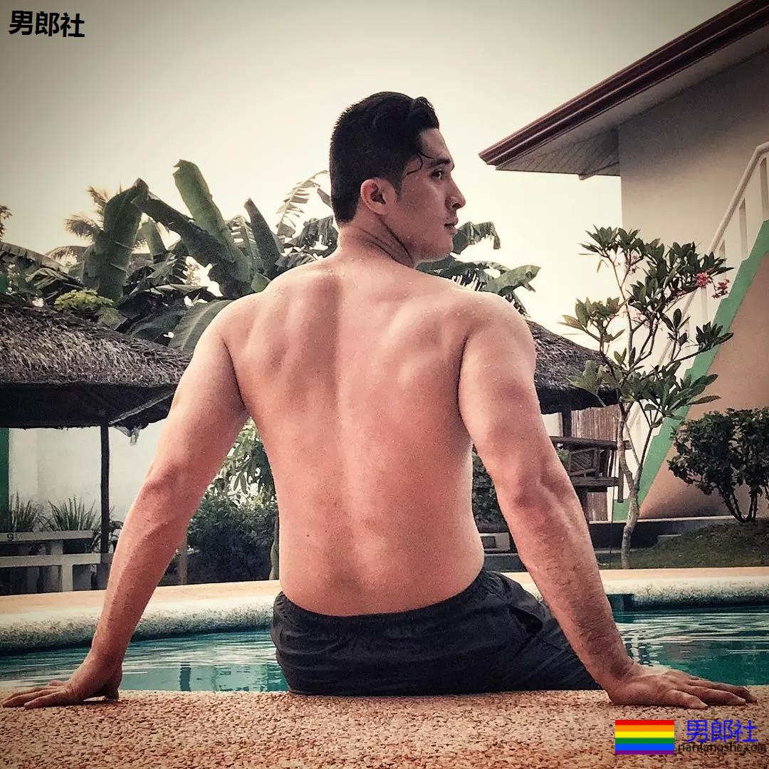 菲律宾警员颜肉俱佳参选全球先生,泳池照A爆了 - 51虹马 菲律宾警员颜肉俱佳参选全球先生,泳池照A爆了 - 51虹马