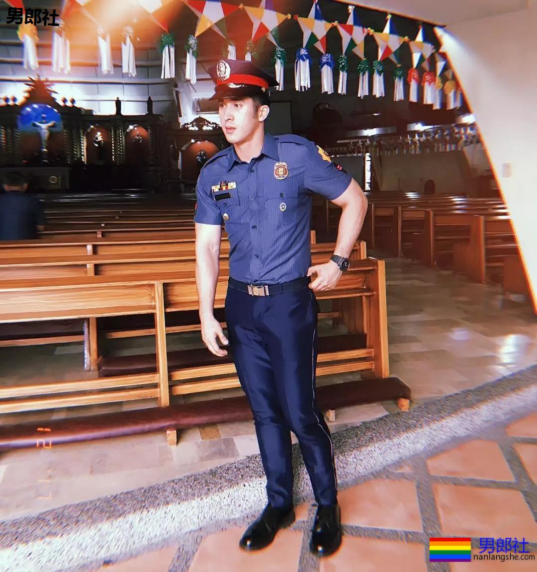 菲律宾警员颜肉俱佳参选全球先生,泳池照A爆了 - 51虹马 菲律宾警员颜肉俱佳参选全球先生,泳池照A爆了 - 51虹马