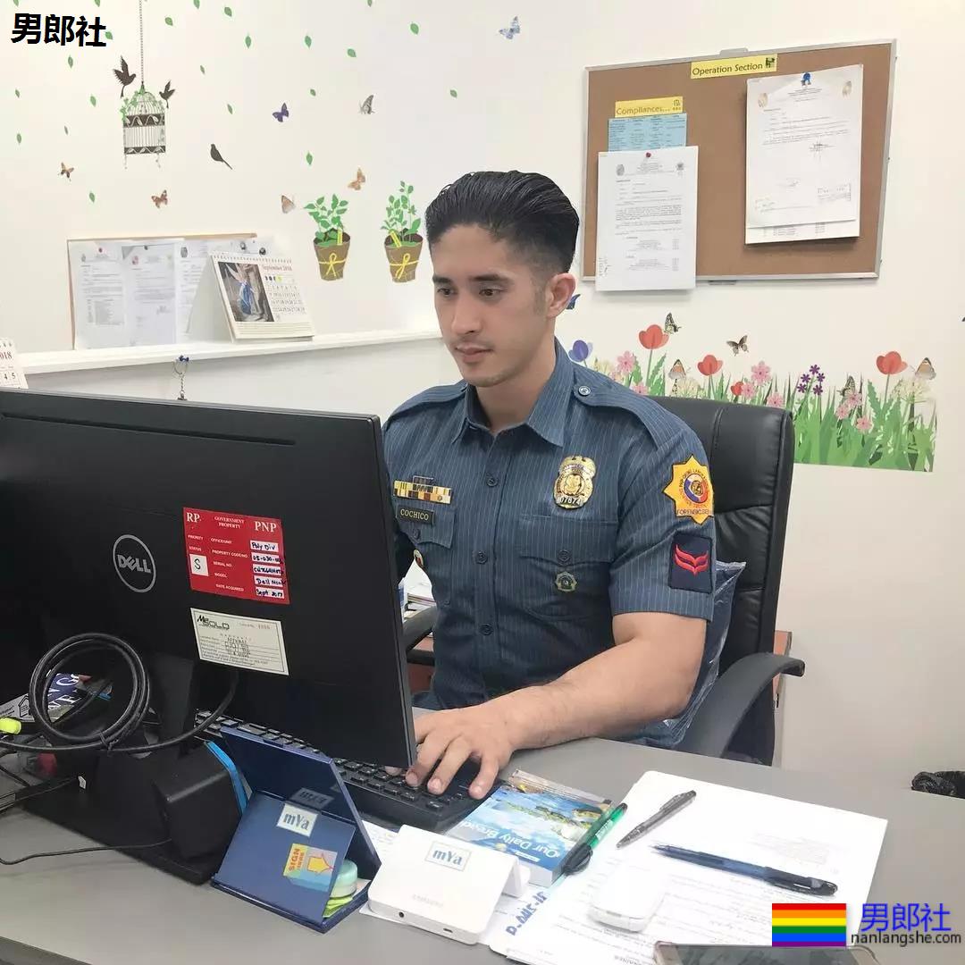 菲律宾警员颜肉俱佳参选全球先生,泳池照A爆了 - 51虹马 菲律宾警员颜肉俱佳参选全球先生,泳池照A爆了 - 51虹马