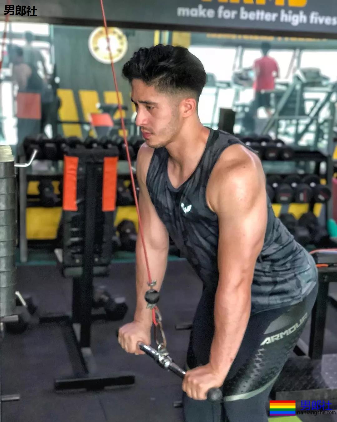 菲律宾警员颜肉俱佳参选全球先生,泳池照A爆了 - 51虹马 菲律宾警员颜肉俱佳参选全球先生,泳池照A爆了 - 51虹马