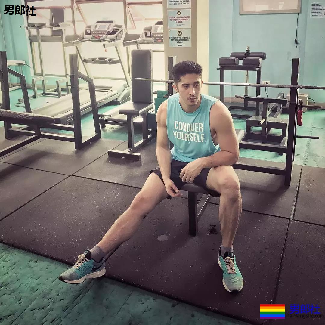 菲律宾警员颜肉俱佳参选全球先生,泳池照A爆了 - 51虹马 菲律宾警员颜肉俱佳参选全球先生,泳池照A爆了 - 51虹马