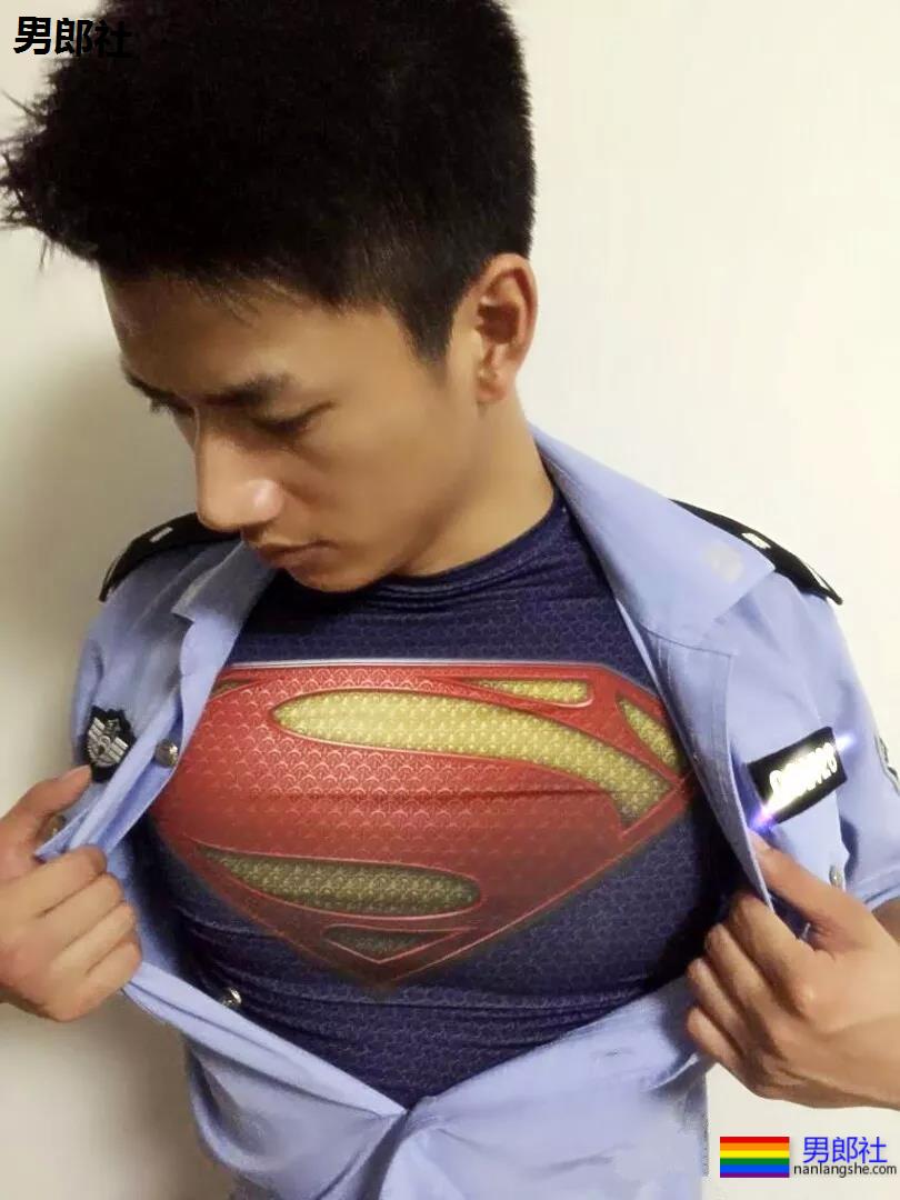 制服王者的男女通杀！隐藏在警服下的神仙颜值的帅哥，A爆爆爆了！ - 51虹马