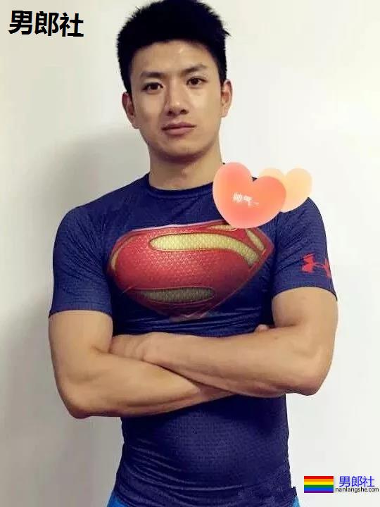 制服王者的男女通杀！隐藏在警服下的神仙颜值的帅哥，A爆爆爆了！ - 51虹马