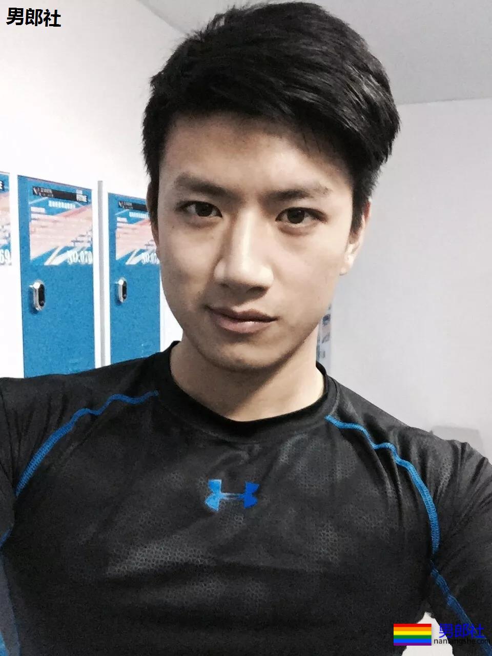 制服王者的男女通杀！隐藏在警服下的神仙颜值的帅哥，A爆爆爆了！ - 51虹马