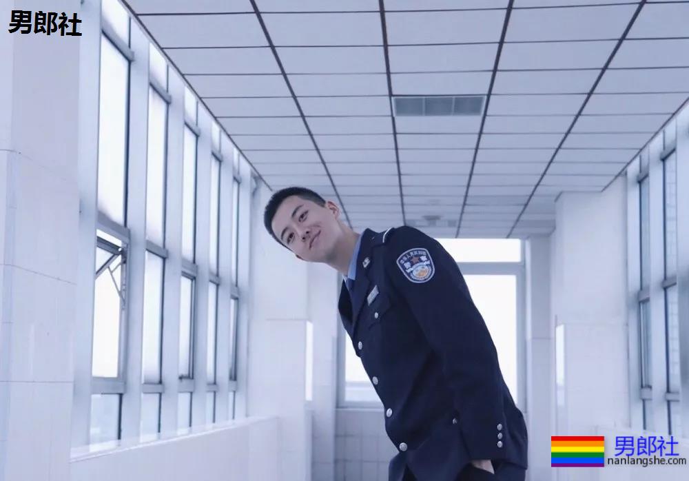 制服王者的男女通杀！隐藏在警服下的神仙颜值的帅哥，A爆爆爆了！ - 51虹马