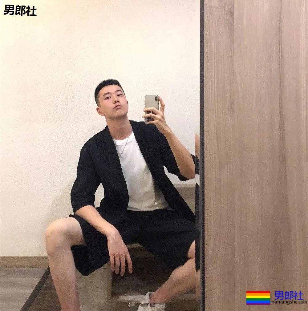 制服王者的男女通杀！隐藏在警服下的神仙颜值的帅哥，A爆爆爆了！ - 51虹马