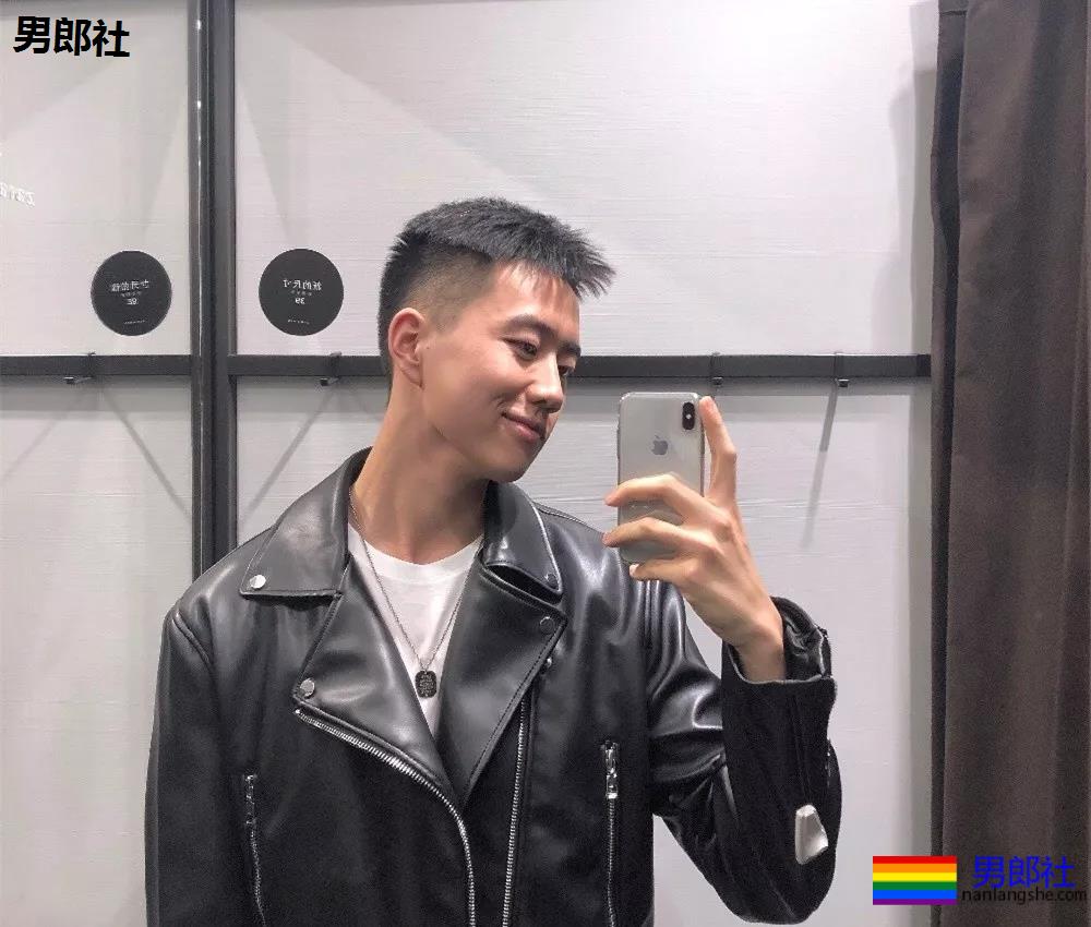 制服王者的男女通杀！隐藏在警服下的神仙颜值的帅哥，A爆爆爆了！ - 51虹马