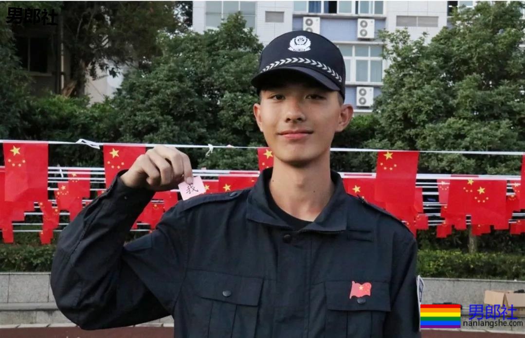 制服王者的男女通杀！隐藏在警服下的神仙颜值的帅哥，A爆爆爆了！ - 51虹马