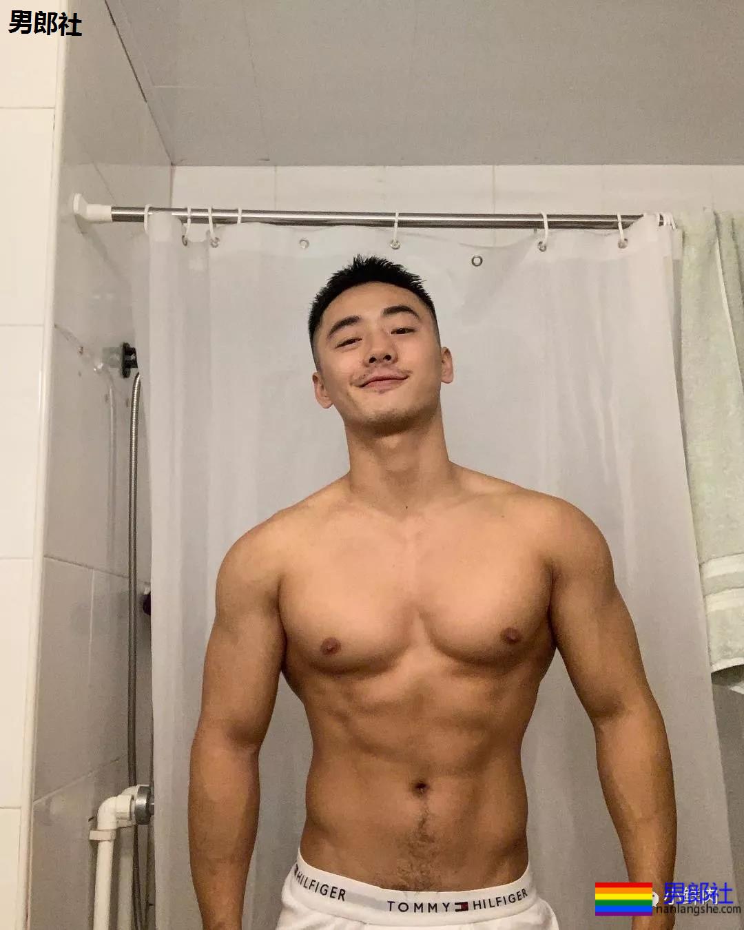 网红帅哥Hardy2019年硬照一览！ - 51虹马