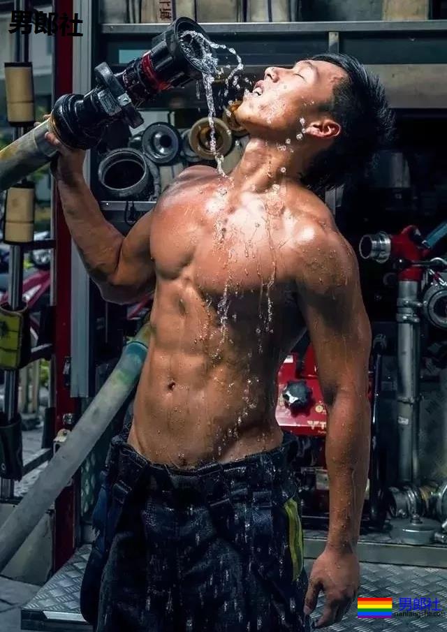 【盘点】警察厕所遭偷拍丨多地消防员为公益脱衣 - 51虹马