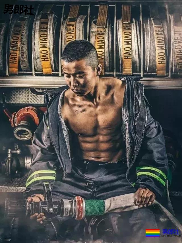 【盘点】警察厕所遭偷拍丨多地消防员为公益脱衣 - 51虹马