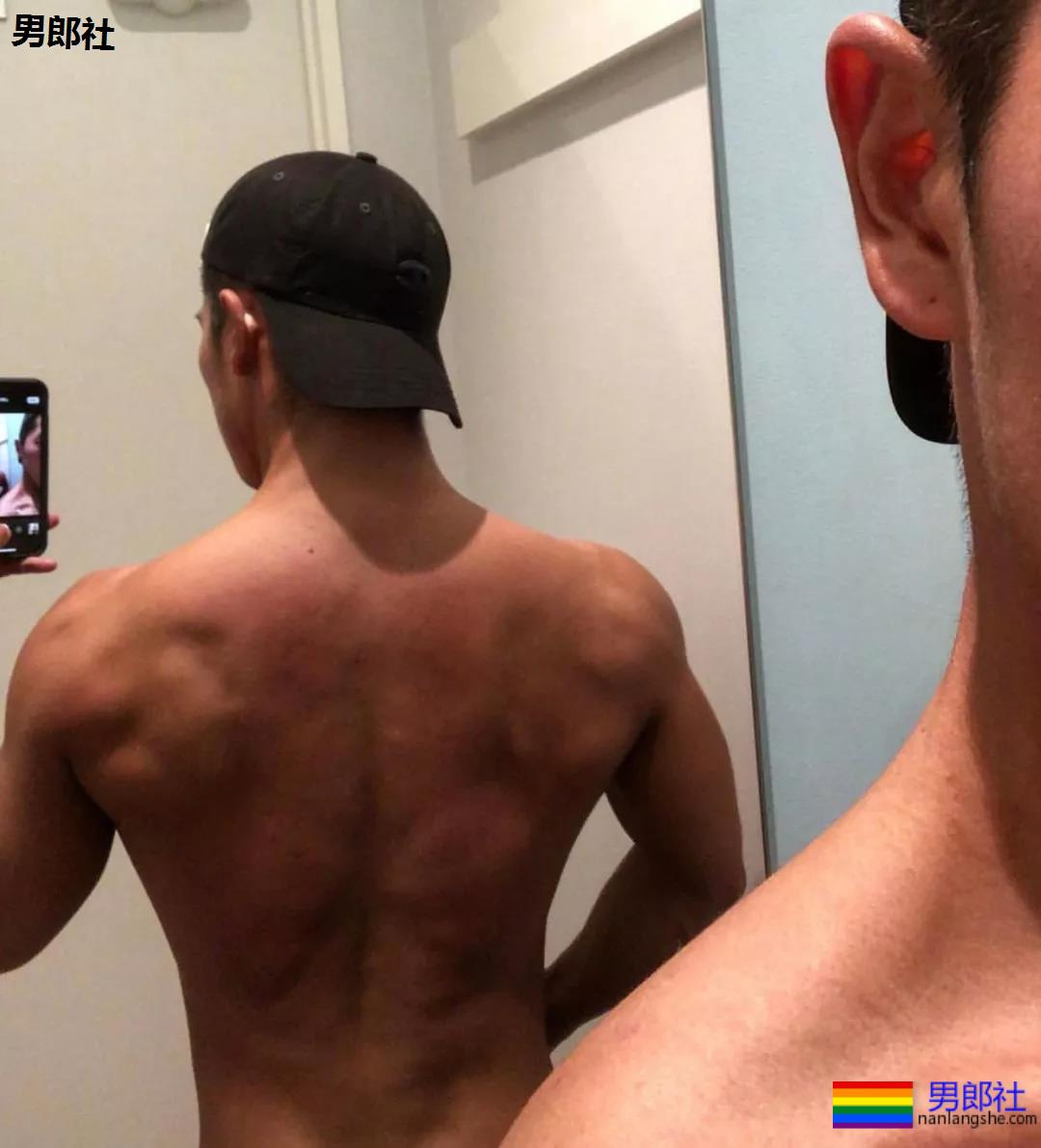 日本肌肉男性感腹肌浴室秀身材，请他立即拍片！ - 51虹马