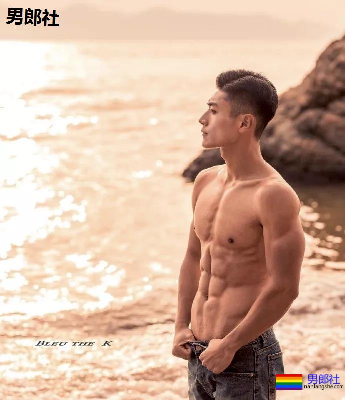 帅气的脸庞,优雅的线条,韩国健身教练-51虹马