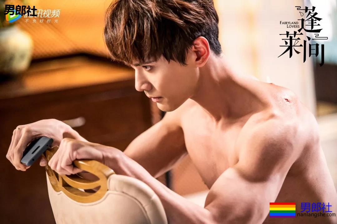 八块腹肌太平洋宽肩上热搜！白宇新剧《蓬莱间》，男配都是超A宝藏男！ - 51虹马