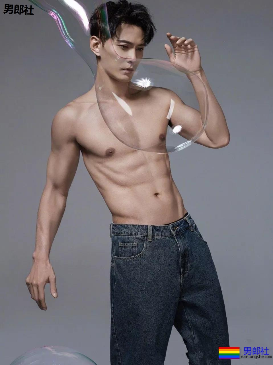 八块腹肌太平洋宽肩上热搜！白宇新剧《蓬莱间》，男配都是超A宝藏男！ - 51虹马