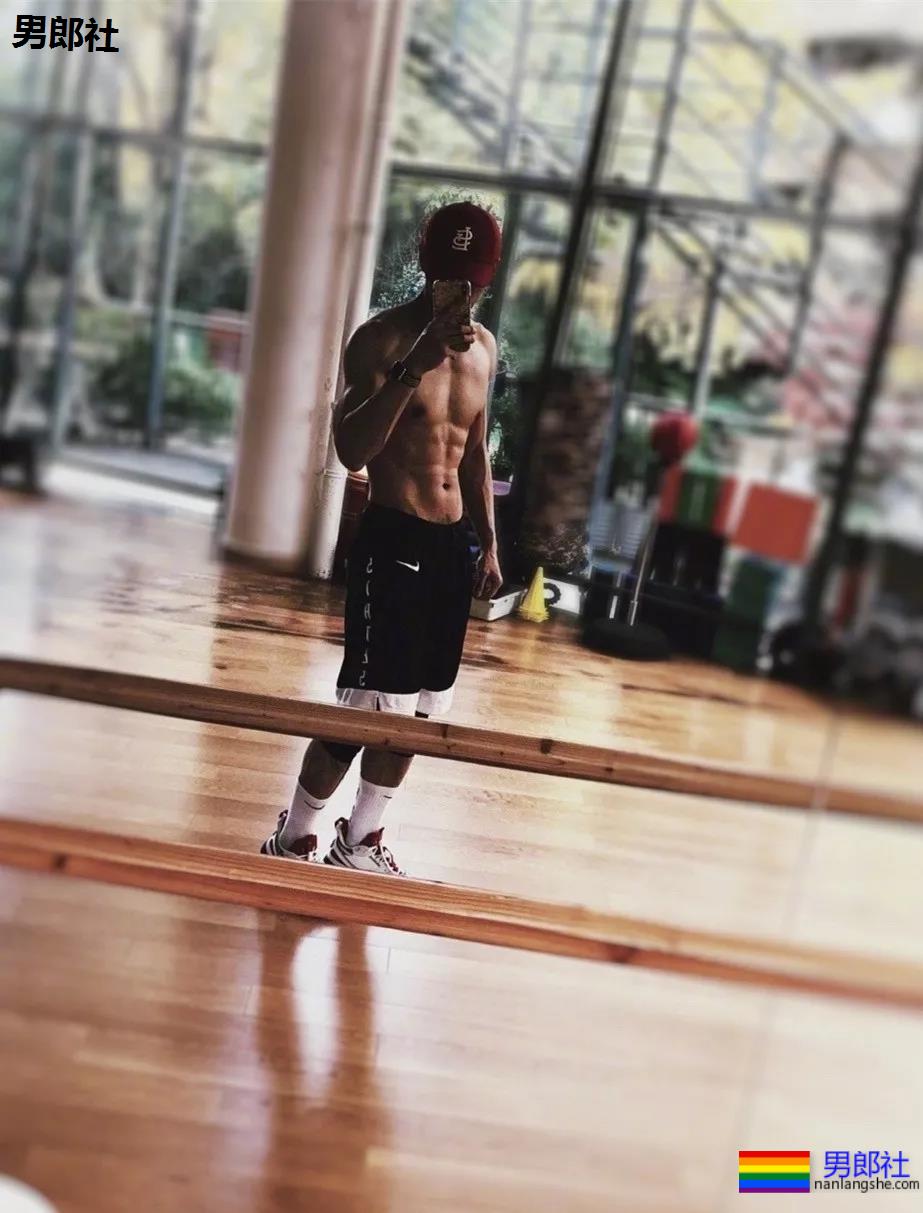 八块腹肌太平洋宽肩上热搜！白宇新剧《蓬莱间》，男配都是超A宝藏男！ - 51虹马