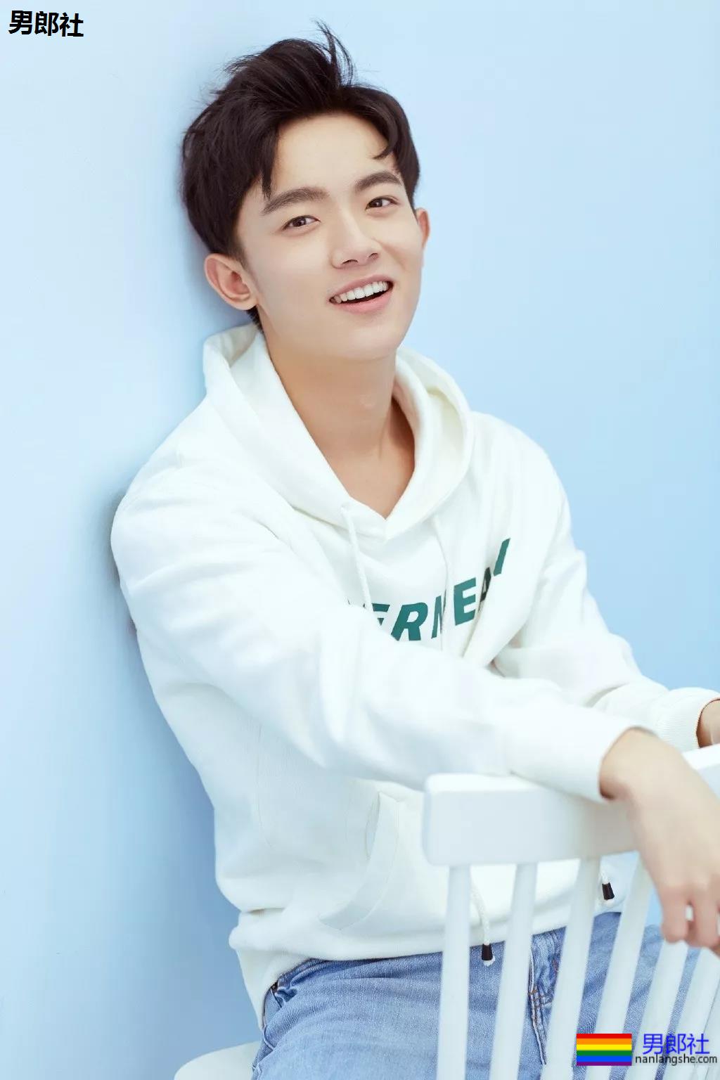 八块腹肌太平洋宽肩上热搜！白宇新剧《蓬莱间》，男配都是超A宝藏男！ - 51虹马