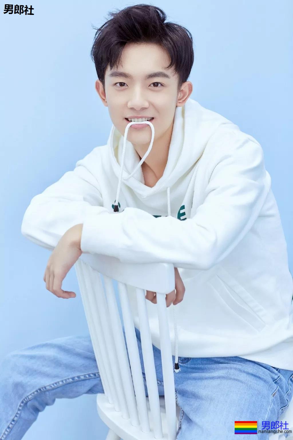 八块腹肌太平洋宽肩上热搜！白宇新剧《蓬莱间》，男配都是超A宝藏男！ - 51虹马