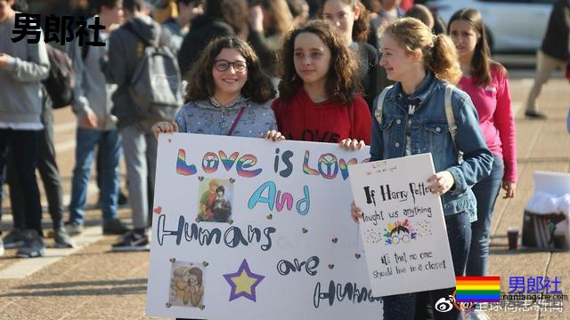 数千名学生上街，对恐同教育部长进行教育-51虹马