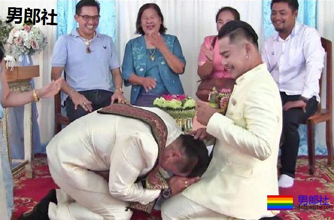 泰国一对夫夫办婚礼，双方家长比新郎还开心 - 51虹马