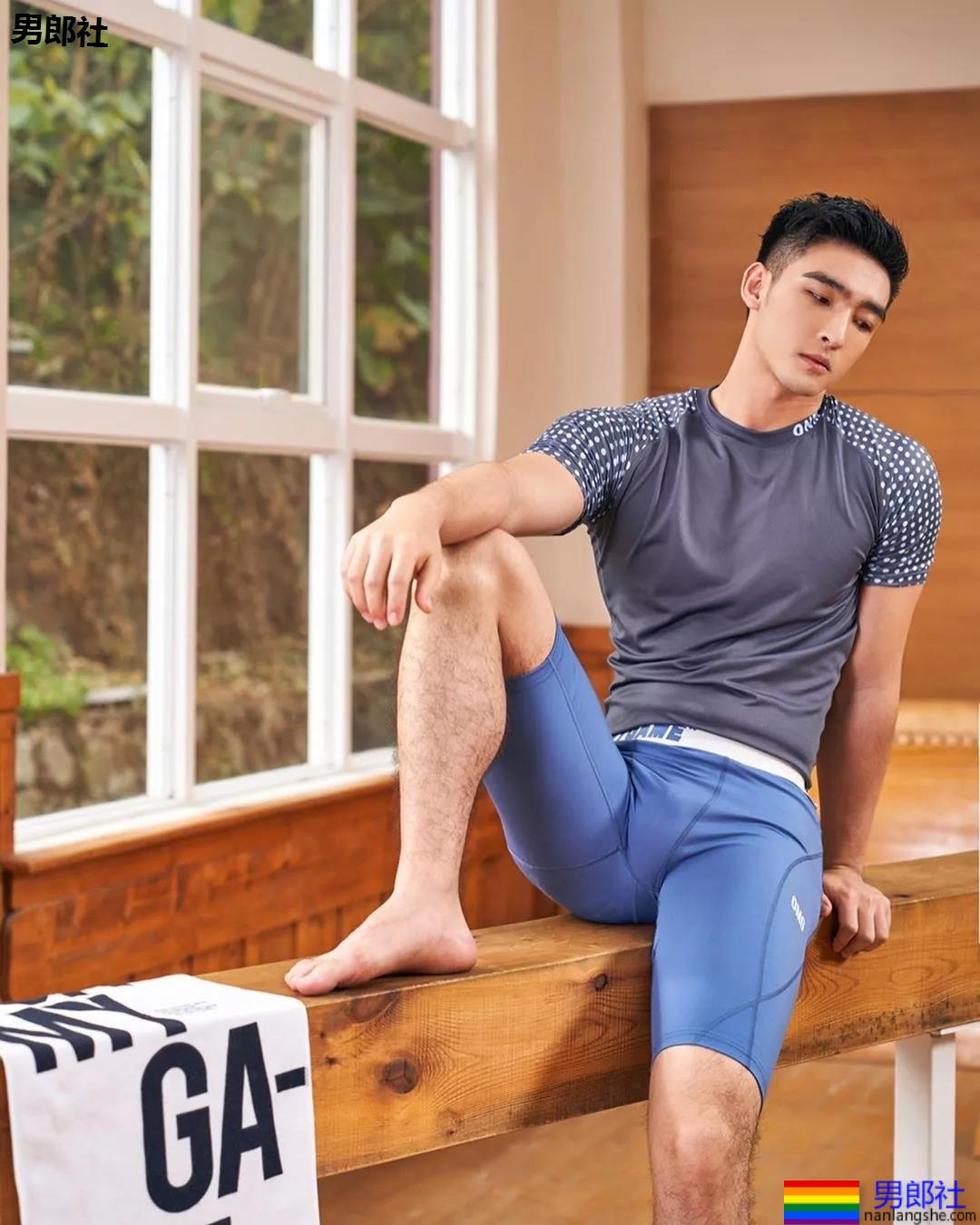 樊野毛若懿合拍硬照写真，筋肉名媛双合体，这次我押谁呢？ - 51虹马