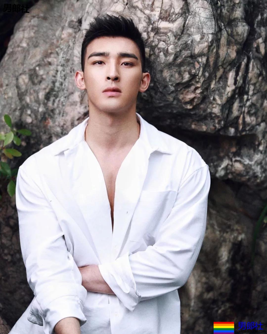 樊野毛若懿合拍硬照写真，筋肉名媛双合体，这次我押谁呢？ - 51虹马