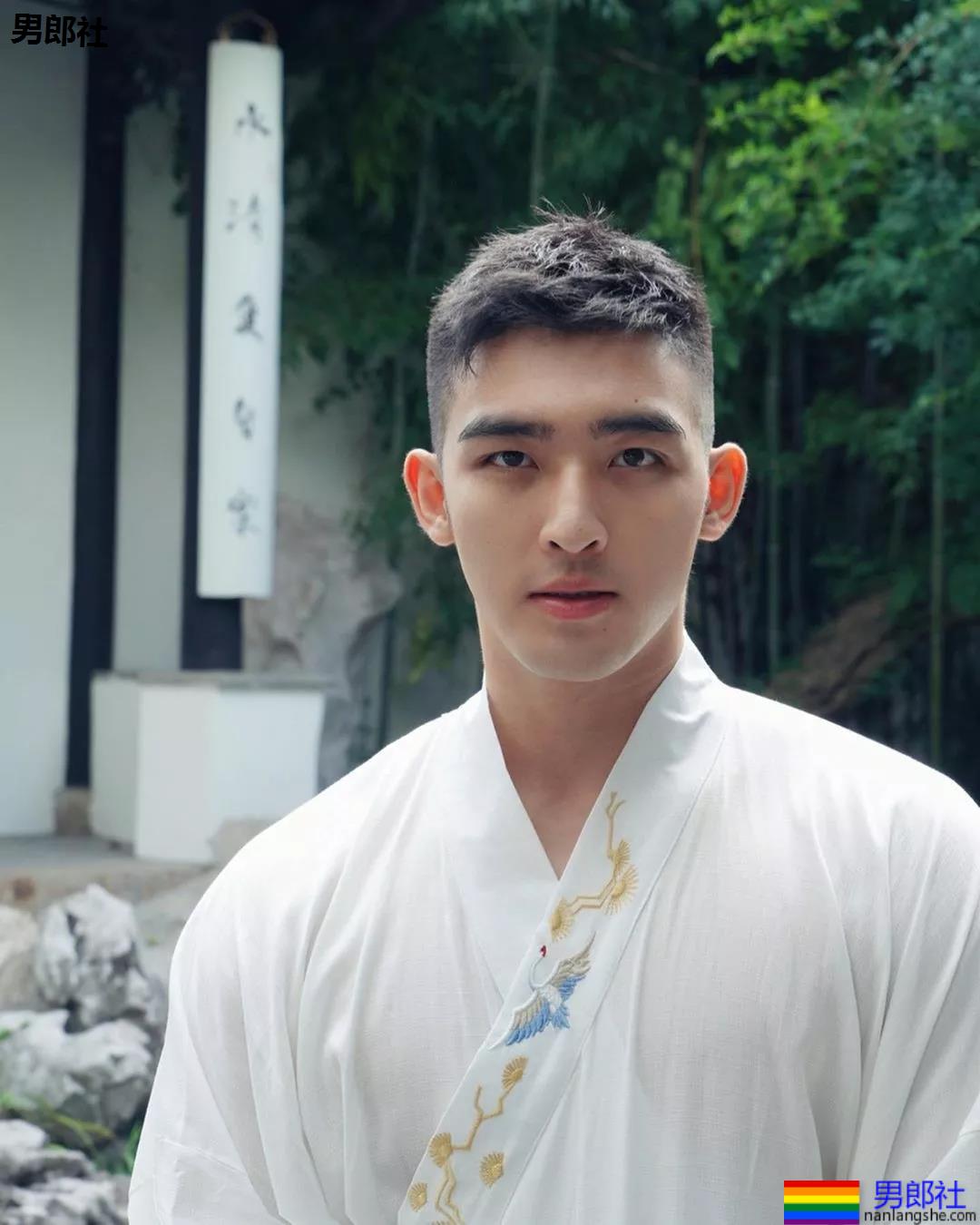 樊野毛若懿合拍硬照写真，筋肉名媛双合体，这次我押谁呢？ - 51虹马