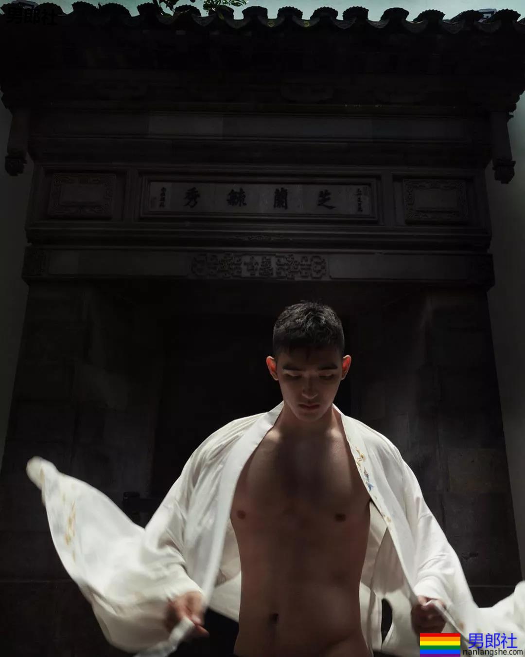 樊野毛若懿合拍硬照写真，筋肉名媛双合体，这次我押谁呢？ - 51虹马