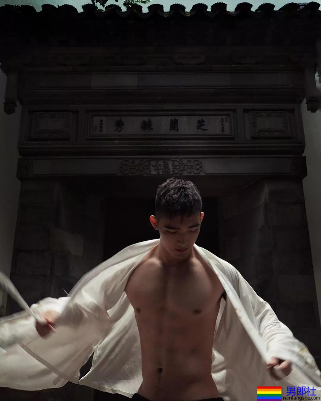 樊野毛若懿合拍硬照写真，筋肉名媛双合体，这次我押谁呢？ - 51虹马