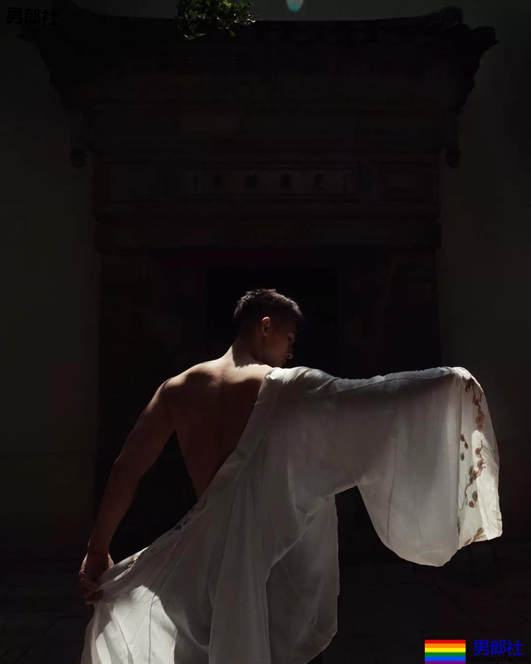 樊野毛若懿合拍硬照写真，筋肉名媛双合体，这次我押谁呢？ - 51虹马