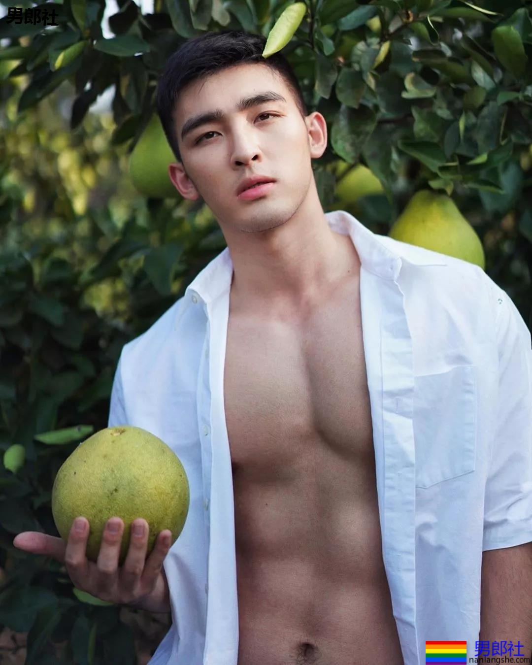 樊野毛若懿合拍硬照写真，筋肉名媛双合体，这次我押谁呢？ - 51虹马