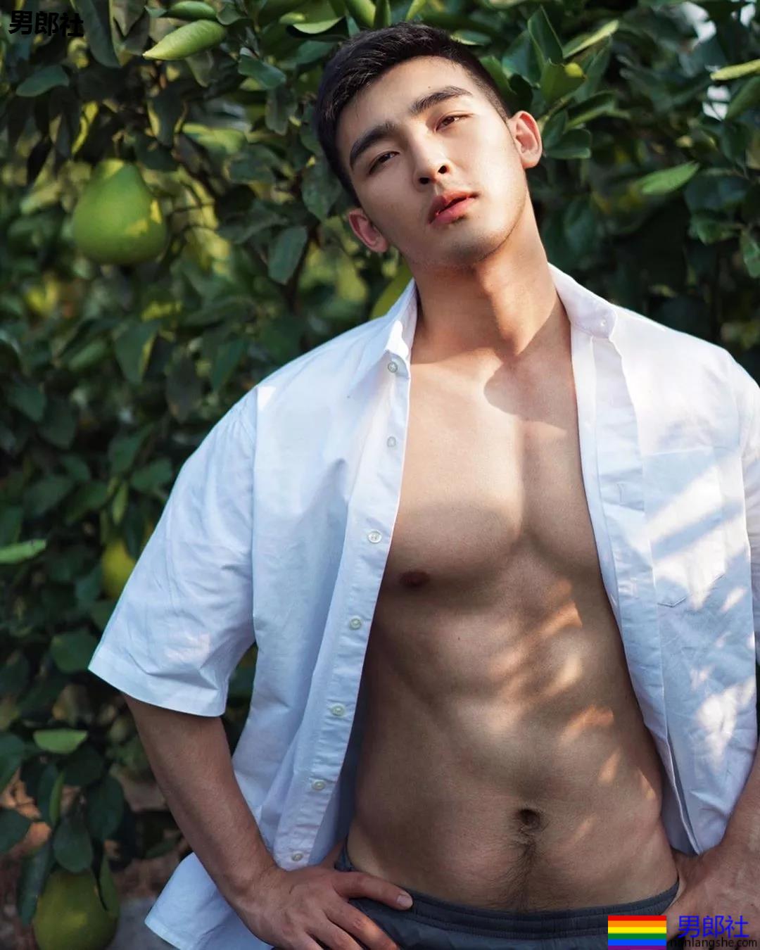 樊野毛若懿合拍硬照写真，筋肉名媛双合体，这次我押谁呢？ - 51虹马