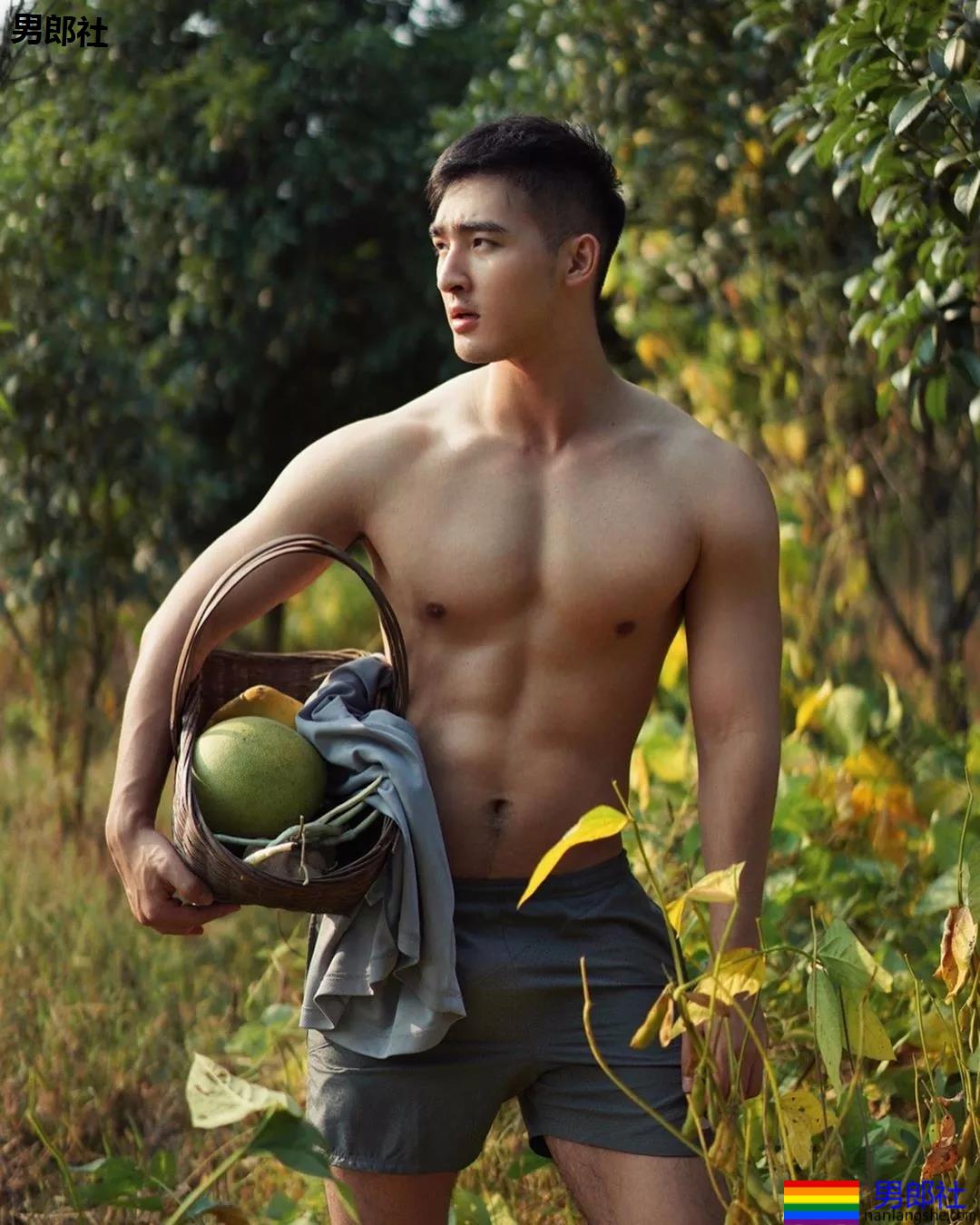 樊野毛若懿合拍硬照写真，筋肉名媛双合体，这次我押谁呢？ - 51虹马