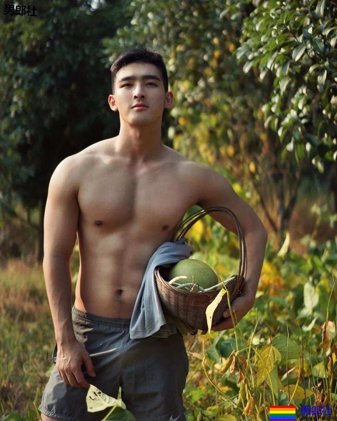 樊野毛若懿合拍硬照写真，筋肉名媛双合体，这次我押谁呢？ - 51虹马