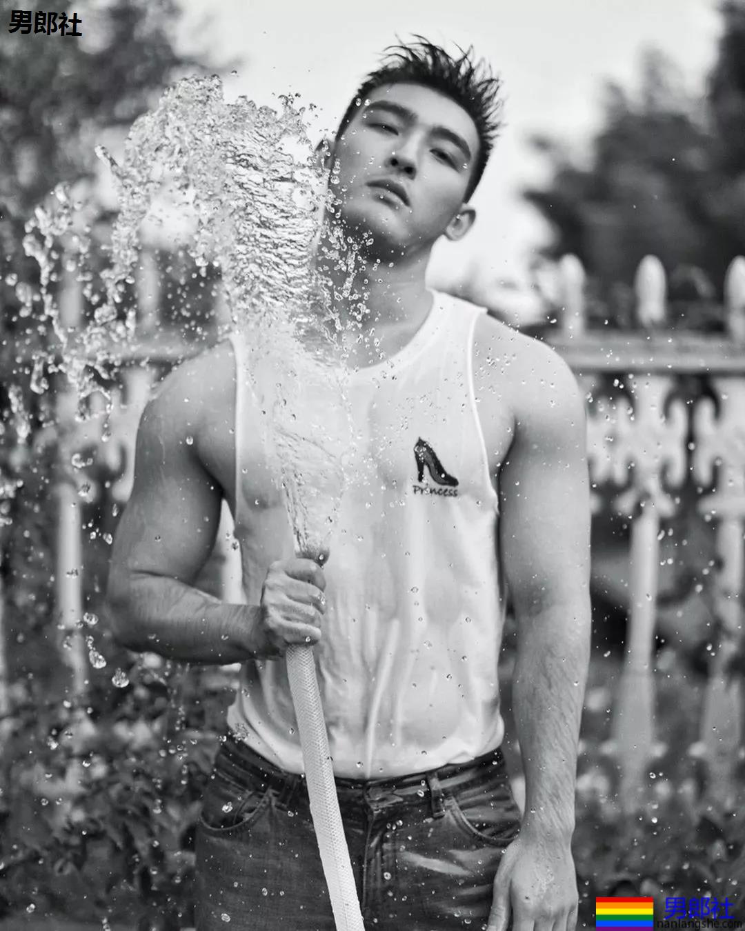 樊野毛若懿合拍硬照写真，筋肉名媛双合体，这次我押谁呢？ - 51虹马