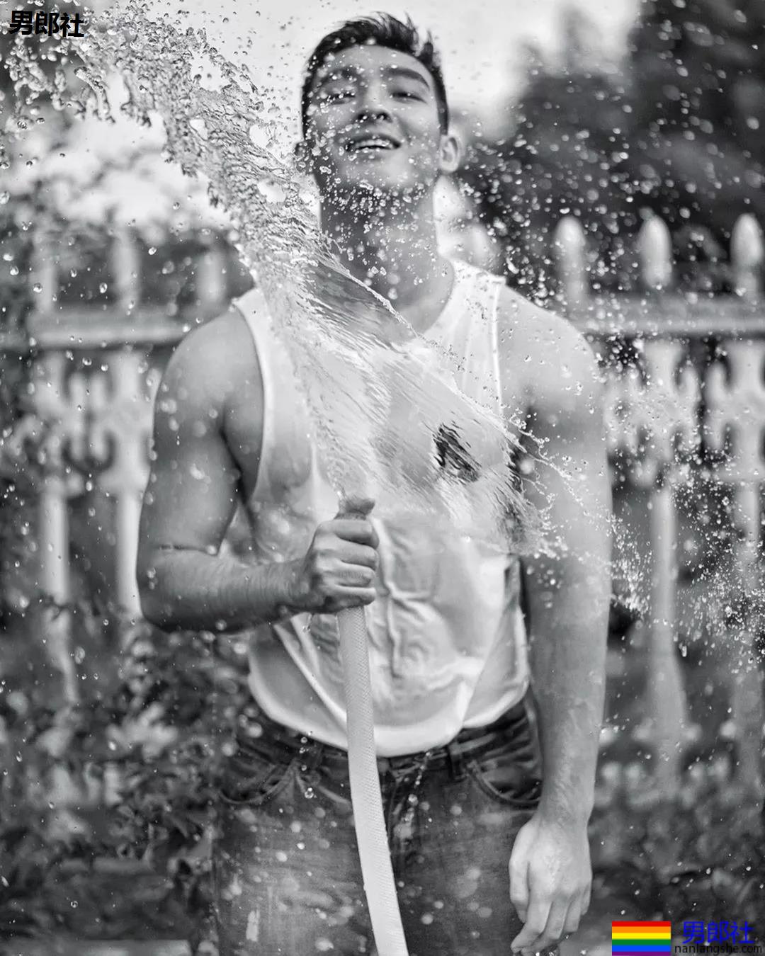 樊野毛若懿合拍硬照写真，筋肉名媛双合体，这次我押谁呢？ - 51虹马