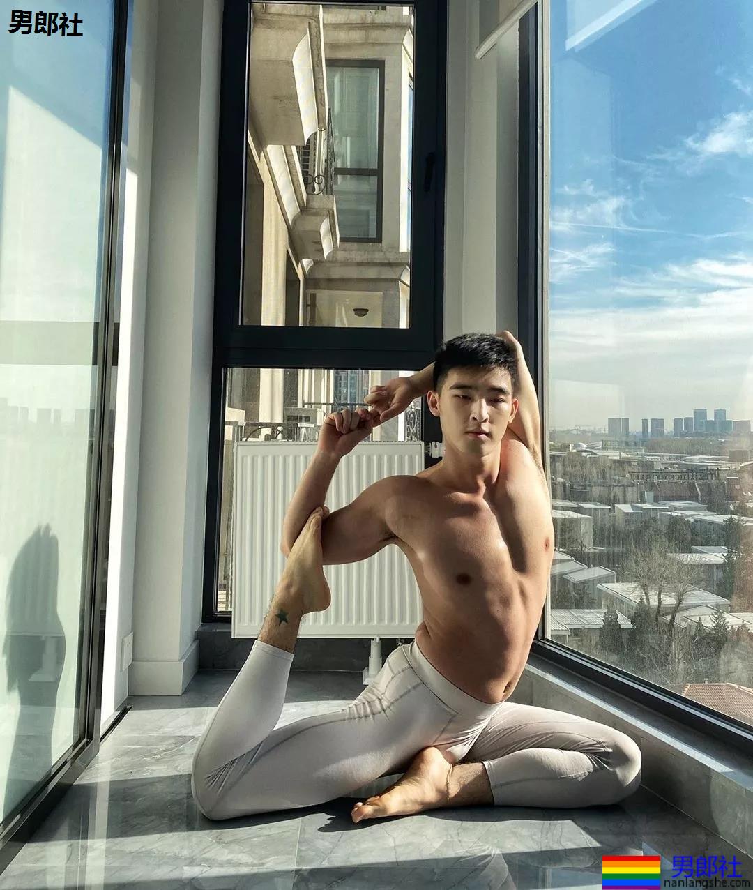 樊野毛若懿合拍硬照写真，筋肉名媛双合体，这次我押谁呢？ - 51虹马