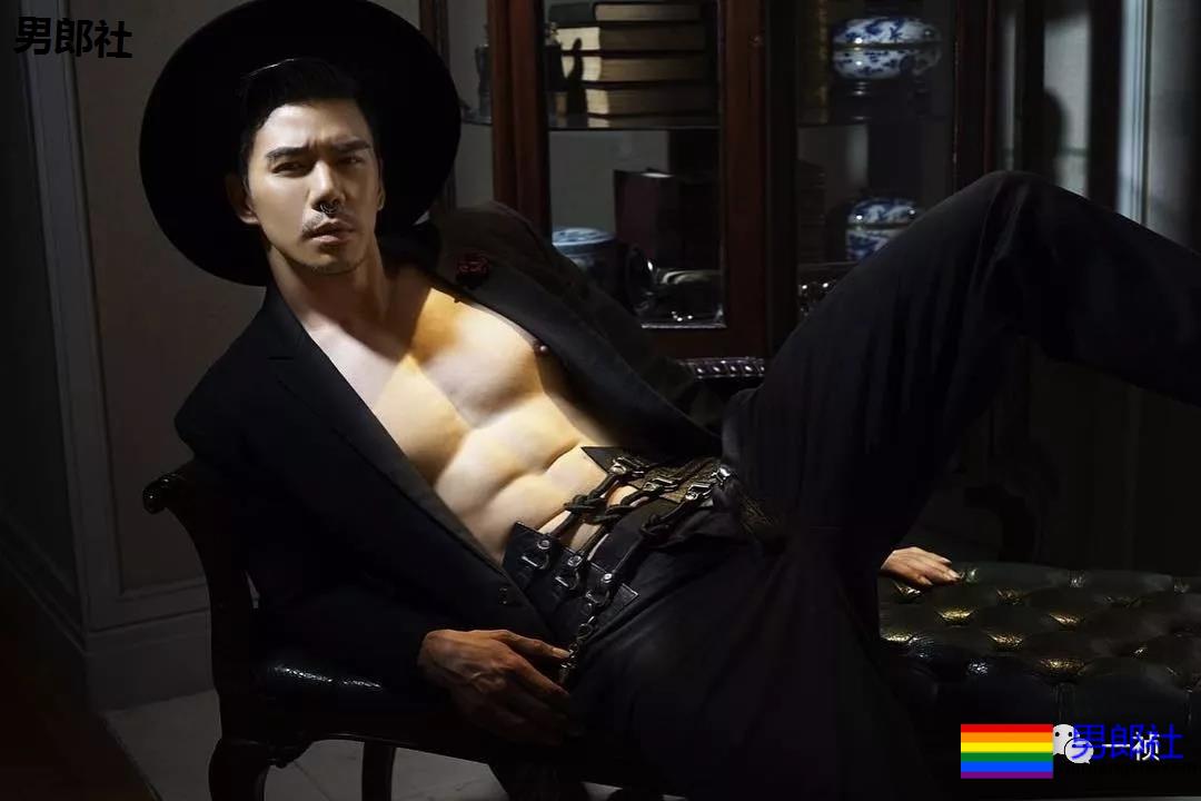 斯文西装 俬下却藏着猛攻的大伟岸 - 51虹马